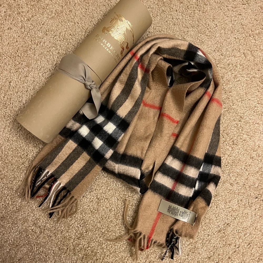 Burberry Classic Checker Scarf 100% cashmere